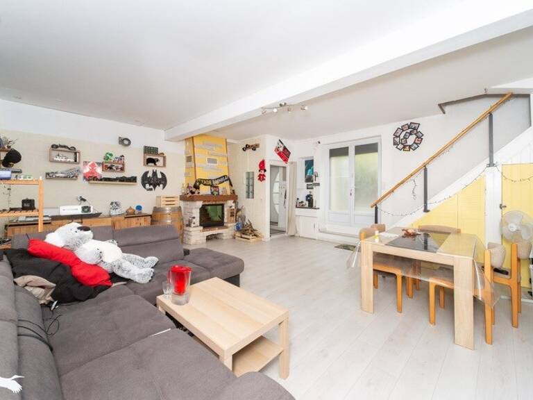 Maison en pierre de 3 pièces principales — photo 1