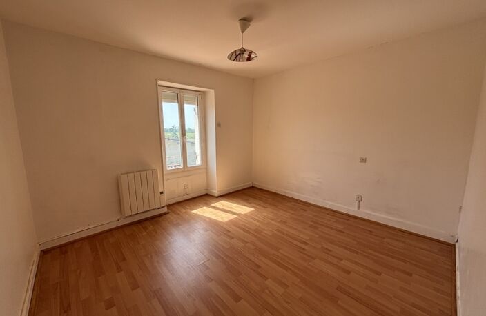 Maison en pierre de 3 pièces principales — photo 5