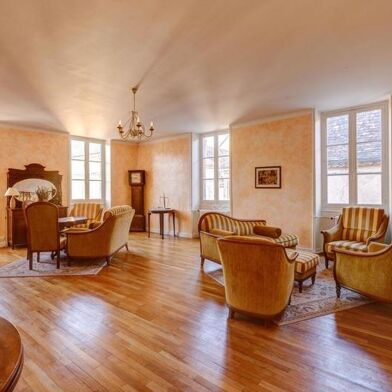 Appartement 6 pièces 169087 €