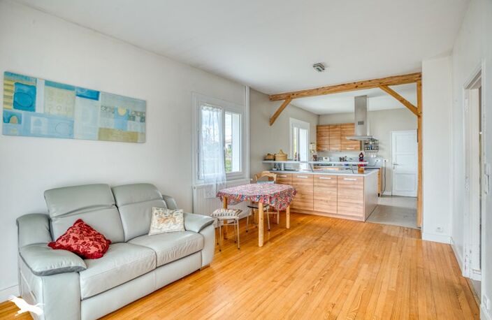 Vente maison 5 pièces 102 m² Pineuilh (33220) — photo 2