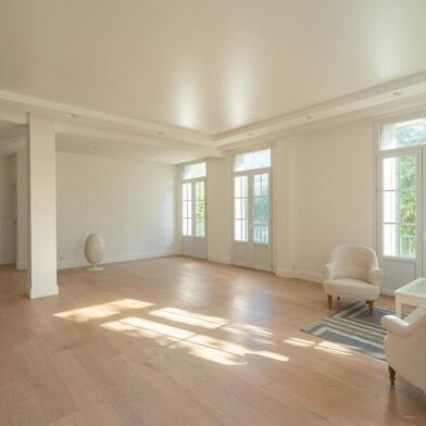 Appartement 4 pièces 472500 €