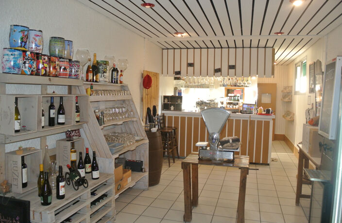 Local commercial avec parking — photo 4