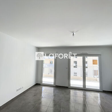 Appartement 3 pièces 773 €
