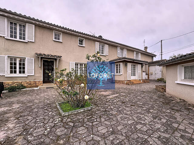 Brignais / Saint-Genis-Laval - Ensemble immobilier sur 2 500 m² de terrain — photo du bien