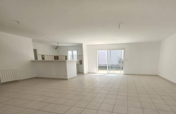 MAISON DE PLEIN PIED 117 M2 - SANS VIS À VIS - GRANDE PIÈCE DE VIE - 3 CHAMBRES - PISCINABLE — photo 2