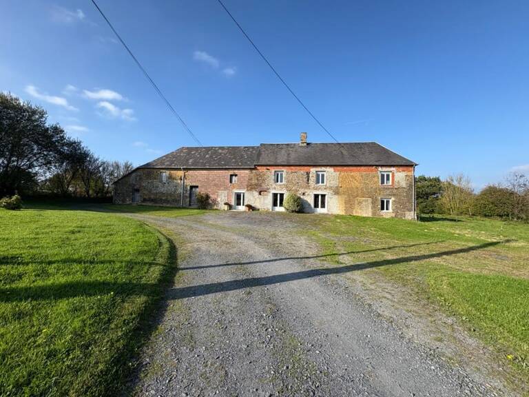   Ancien corps de ferme à Carantilly – charme, espace et potentiel réunis (50) — photo 1