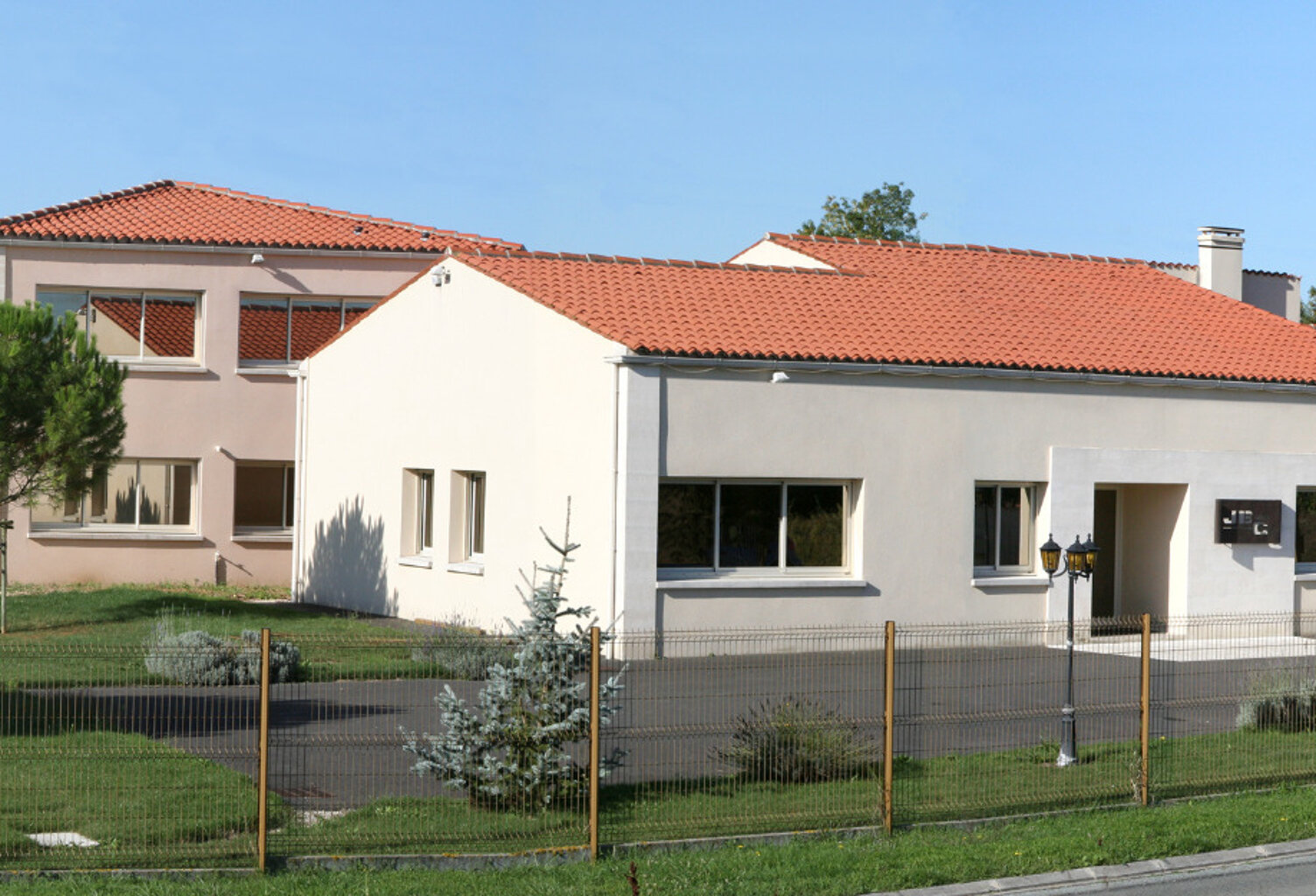 Maison à vendre 15 pièces MIGRON (17) — photo 1