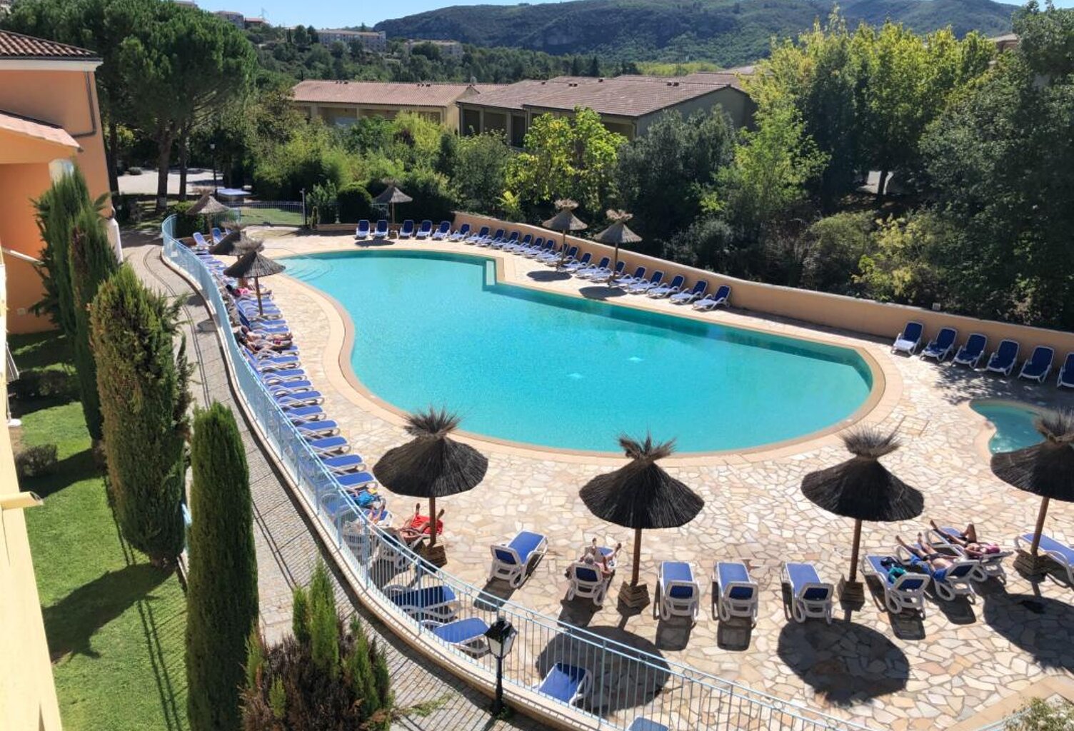 A vendre, Gréoux les Bains, Appartement de rapport sous bail commercial — photo 1
