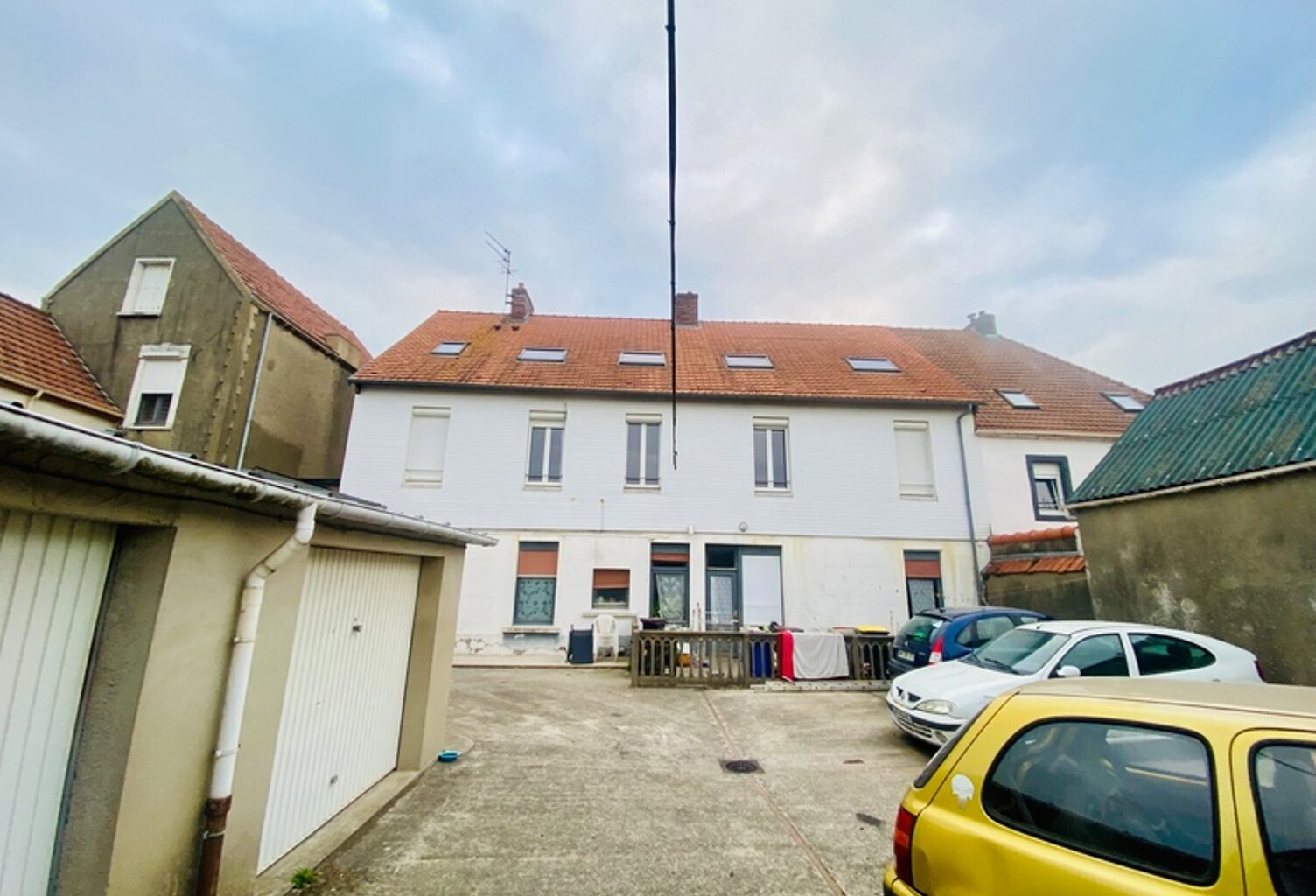 Immeuble à vendre Proche de MARQUISE (62) – 4 appartements + garages – Rinxent (gare Rinxent/Marquise à proximité immédiate) — photo 1