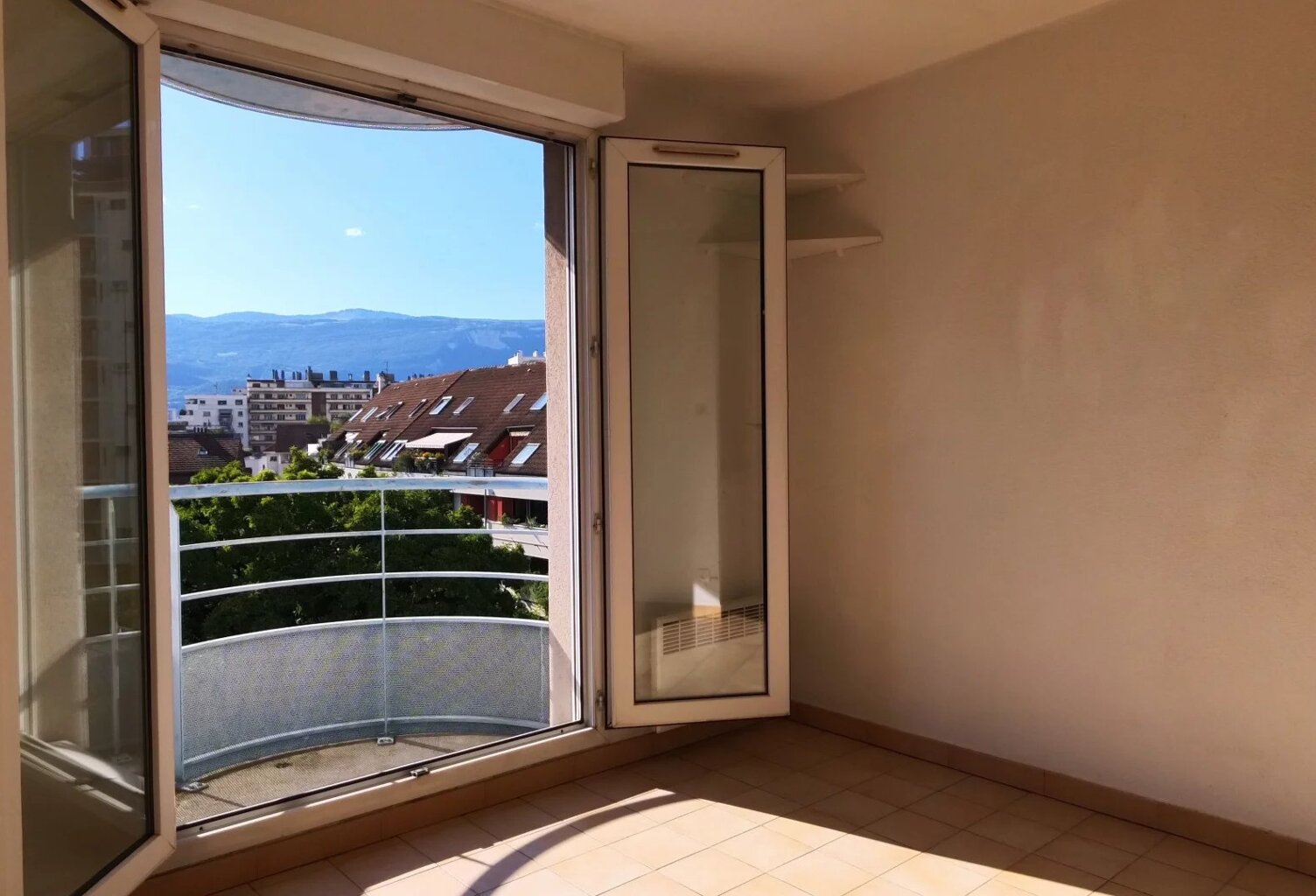 31 JEAN PERROT - STUDIO AVEC BALCON — photo 1