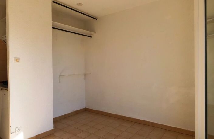 31 JEAN PERROT - STUDIO AVEC BALCON — photo 2