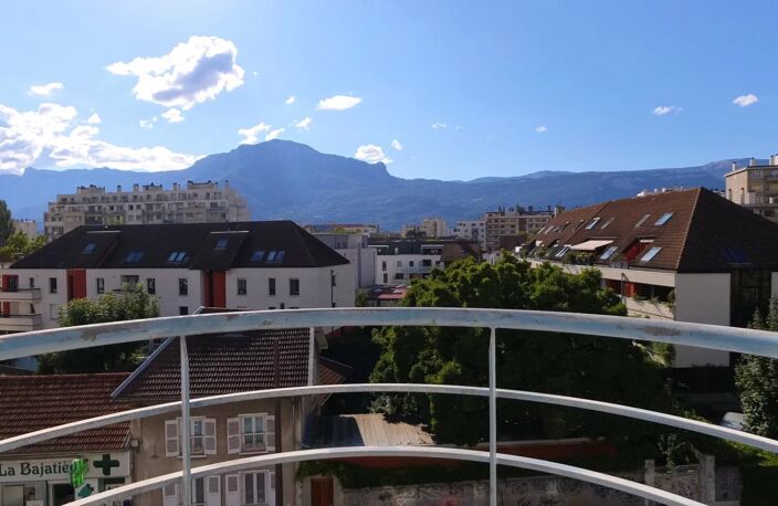 31 JEAN PERROT - STUDIO AVEC BALCON — photo 5