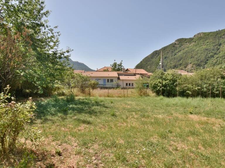 Digne-les-Bains – Quartier des Arches – Terrain plat constructible de 528 m² — photo 1