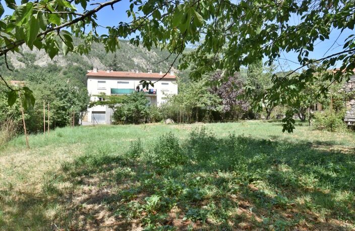 Digne-les-Bains – Quartier des Arches – Terrain plat constructible de 528 m² — photo 3