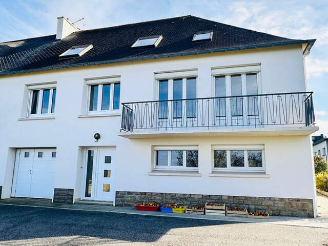 LANVEOC – Magnifique maison traditionnelle avec vue panoramique sur la rade de Brest, à proximité du port — photo du bien