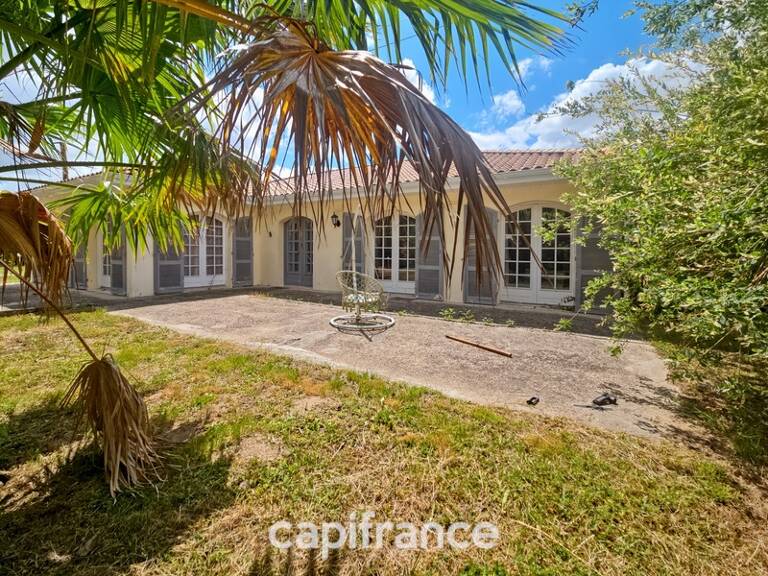 A Saint-André-de-Cubzac, maison familiale avec fort potentiel, dépendance de 85m², terrain de 4496m², 4 chambres — photo 1
