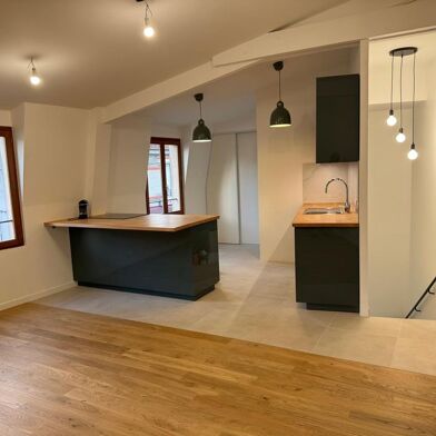 Appartement 4 pièces 2270 €