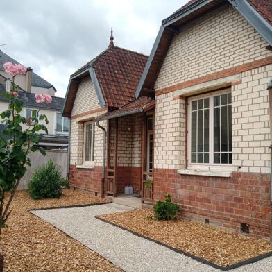 Maison 6 pièces 1350 €