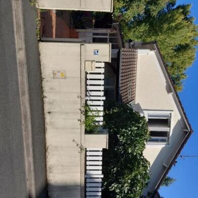 Maison 8 pièces 675 €