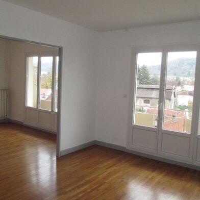 Appartement 5 pièces 900 €