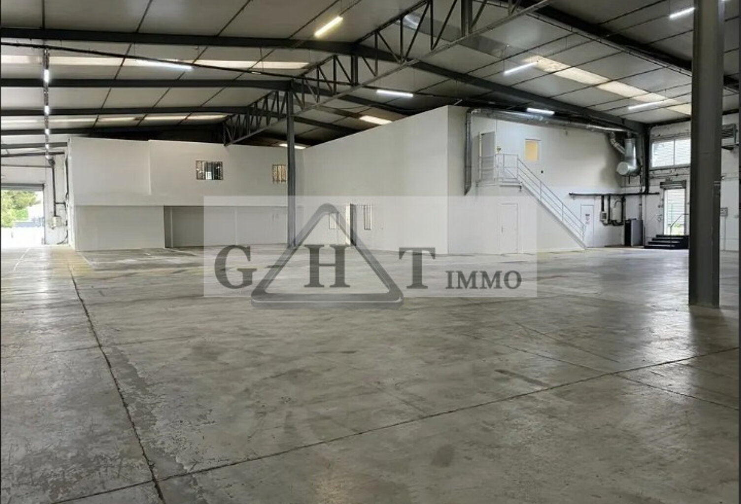 LOCAL D'ACTIVITÉS A VENDRE 1200m2 ARGENTEUIL — photo 1
