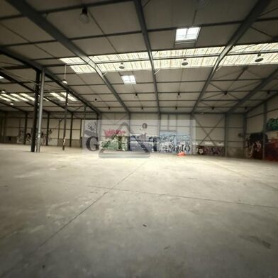 Local industriel  5830000 €