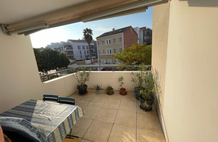 PORTE MARINE APPARTEMENT 3 PIECES  DOUBLE TERRASSE ET VUE MER — photo 3
