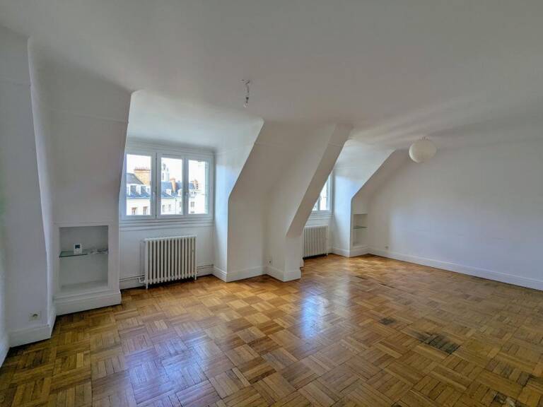   À VENDRE – Bel appartement T4  vendu loué en hyper-centre d’Orléans – Idéal investisseur — photo 1
