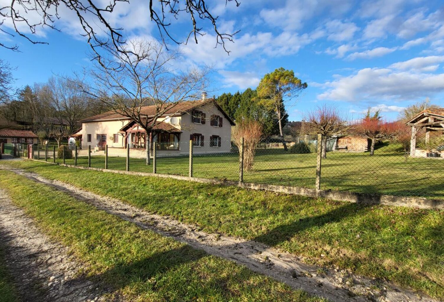 Maison 6 chambres et  atelier proche Saint Astier 10 pièces  sur parcelle de 6328  m² — photo 1
