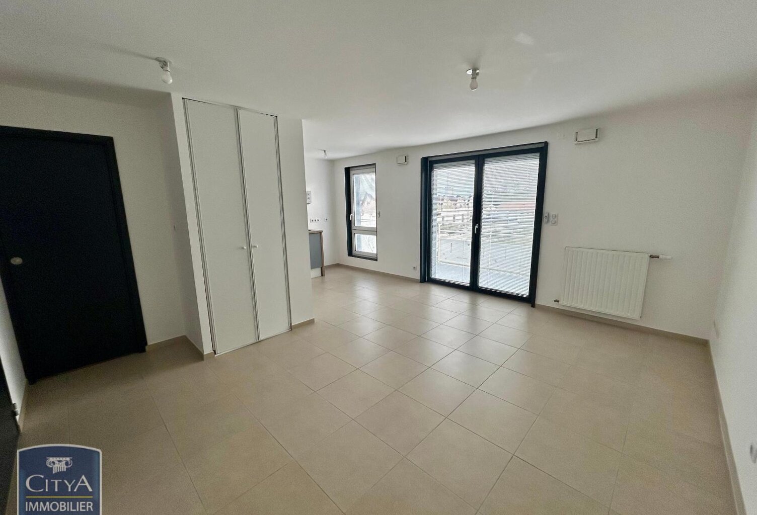 Location appartement 1 pièce 28 m² à Cholet (49300) — photo 1
