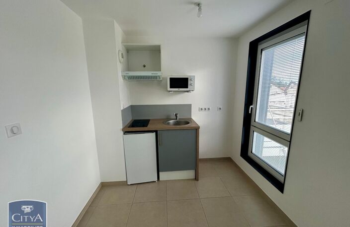 Location appartement 1 pièce 28 m² à Cholet (49300) — photo 2