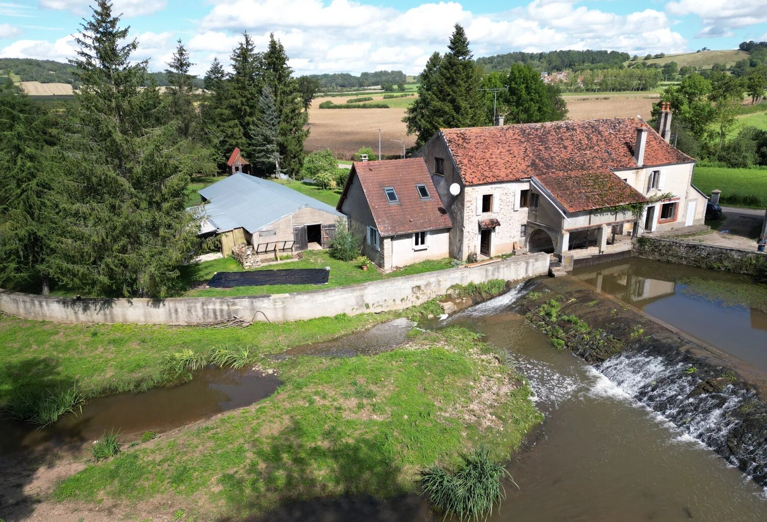 En exclusivité , moulin à rénover au coeur de l'Yonne — photo 1