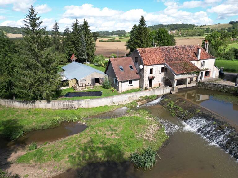 En exclusivité , moulin à rénover au coeur de l'Yonne — photo 1