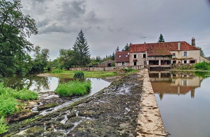 En exclusivité , moulin à rénover au coeur de l'Yonne — photo 2