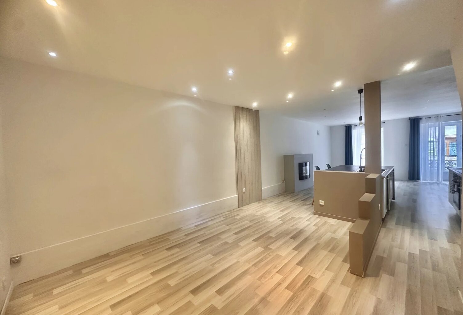 Saulieu : Immeuble Mixte, Local Commercial et Habitation — photo 1