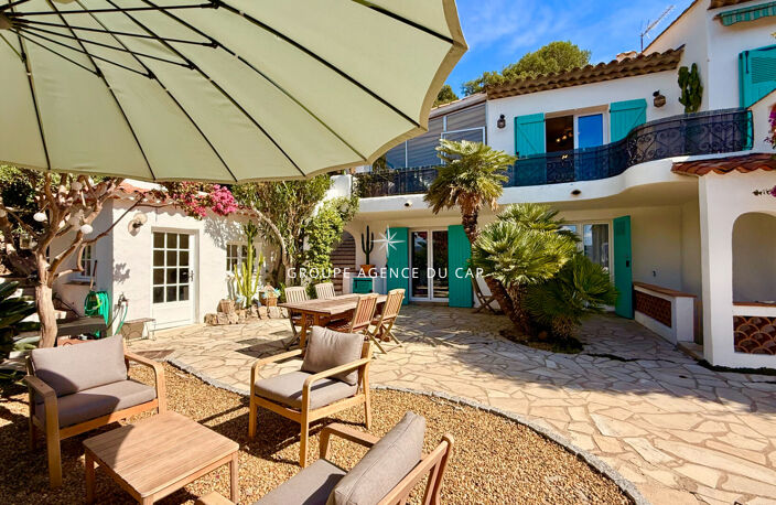 VILLA 174M²  COMPRENANT 9 PIECES AVEC APPARTEMENTS INDEPENDANTS, BELLE VUE DEGAGEE, PROCHE DES PLAGES ET DES COMMERCES DES ISSAMBRES — photo 2