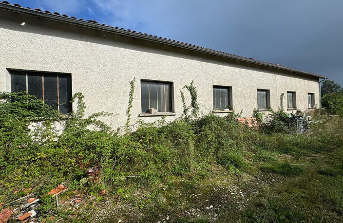 RARE SUR LE MARCHE VILLENEUVOIS / un bâtiment au fort potentiel — photo 5