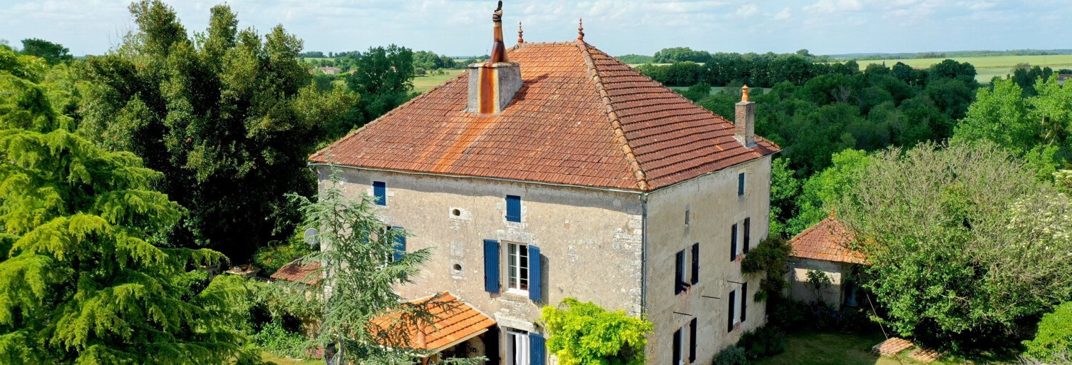 Maison 7 Pièces 229 m² à vendre à Saint-Front (16460)