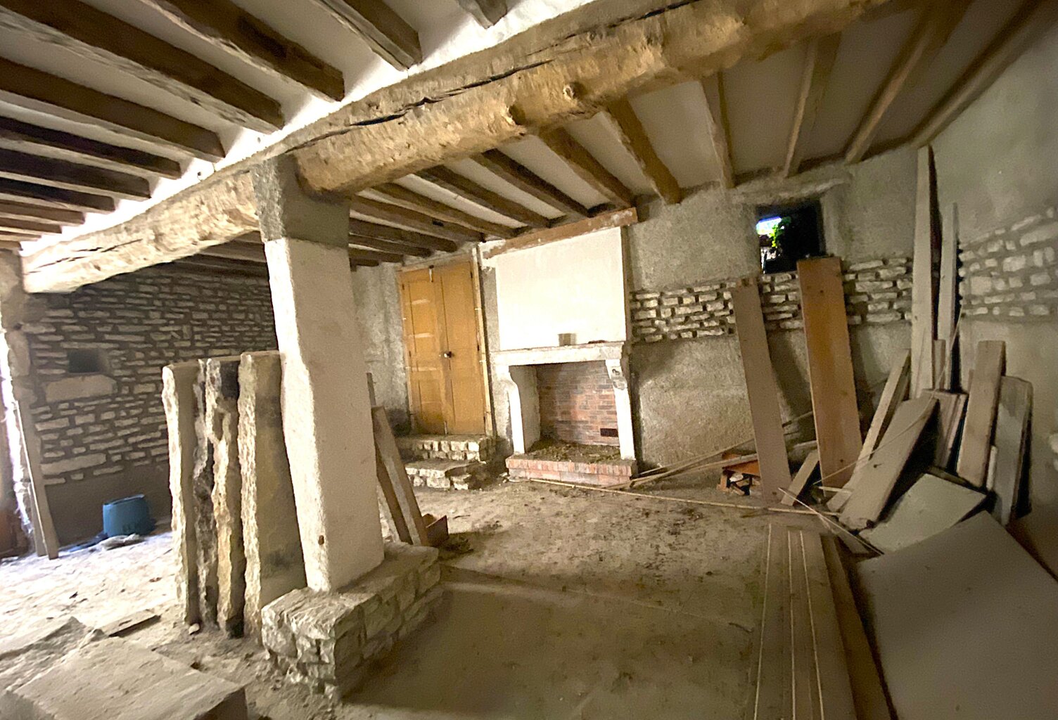 ancien atelier d'artiste édifié sur caves à Vermenton — photo 1