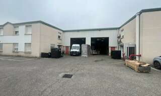 Commerce  848 m² à louer à Chassieu (69680)