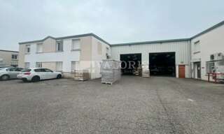 Commerce  490 m² à louer à Chassieu (69680)