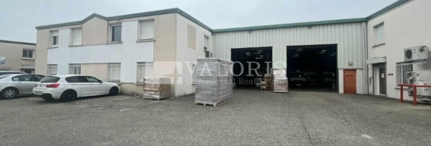 Commerce  490 m² à louer à Chassieu (69680)