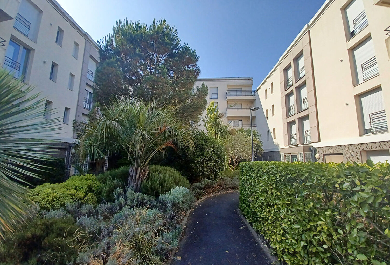 Appartement Saint Sébastien Sur Loire 2 pièces - avec balcon et parking privatif — photo 1