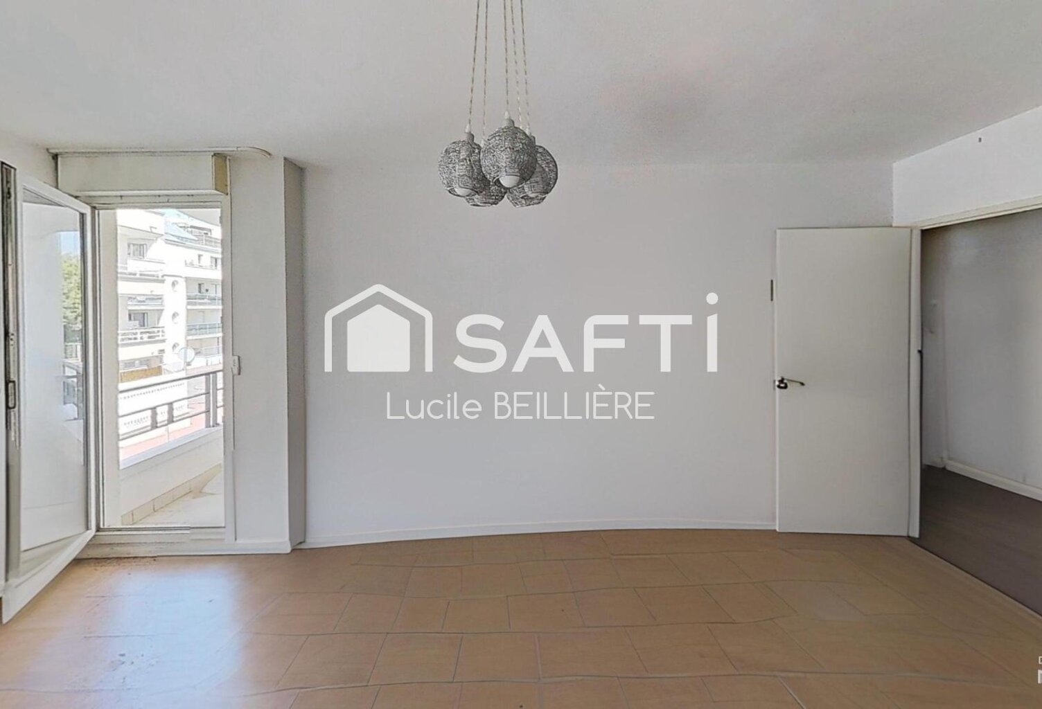 A Noisy- le Grand 93160 CHARMANT APPARTEMENT LUMINEUX  T4, 74 m², 3 chambres avec un emplacement de parking privé — photo 1
