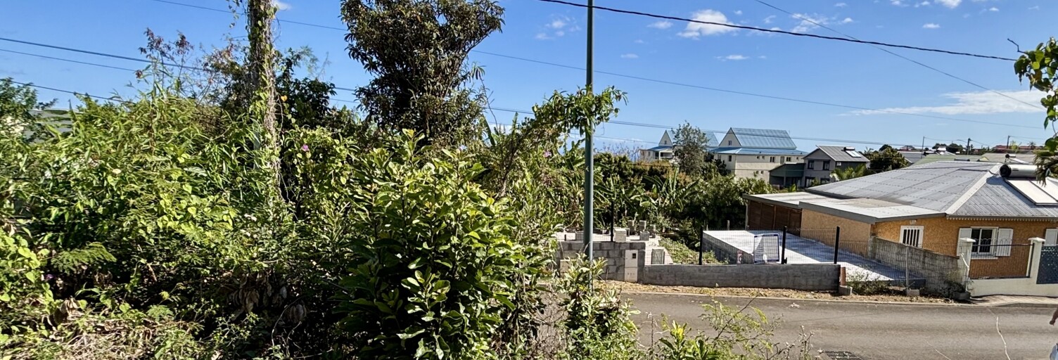 Terrain  1078 m² à vendre à Entre-Deux (97414)