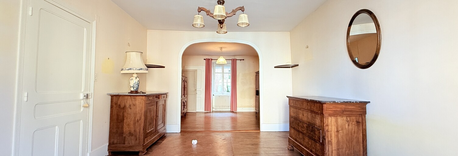 Maison 9 Pièces 202 m² à vendre à Neuvy-Grandchamp (71130)