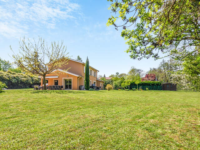 Nouveauté à découvrir en plein coeur du village ! à 14mn de l — photo du bien