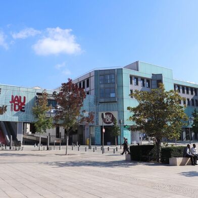 Commerce  320000 €