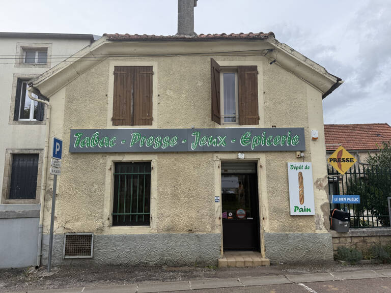 IMMEUBLE AVEC COMMERCE ET LOGEMENT — photo 1