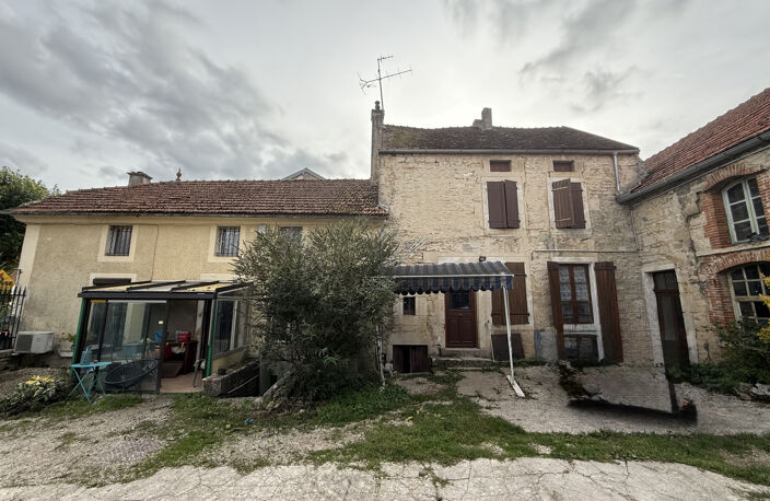 IMMEUBLE AVEC COMMERCE ET LOGEMENT — photo 2